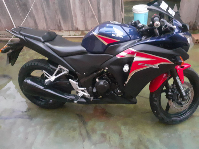 Moto cbr250