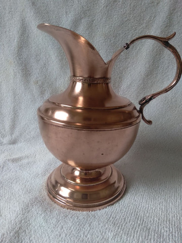 Antiga jarra de bronze