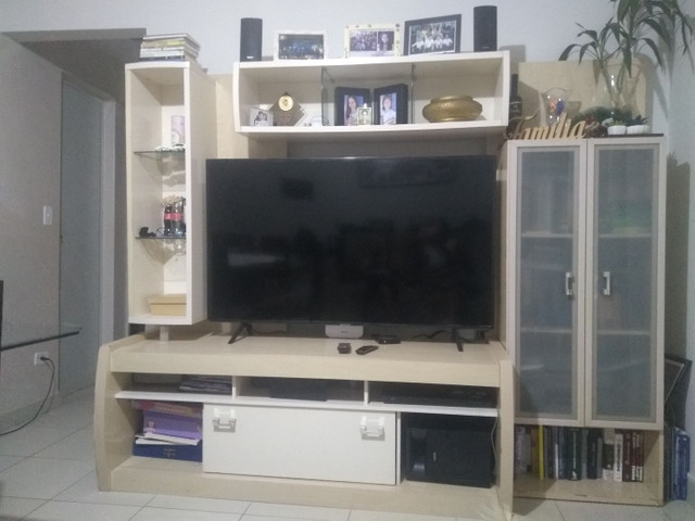 Vendo rack estante com vários compartimentos, usado