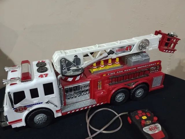 Caminhão de Brinquedo Bombeiros Controle Remoto com 6 Funções +