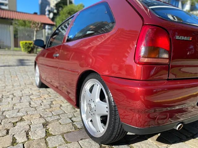 Gol GL 1989 restaurado, interior monocromático e aro 17 do Gol GT