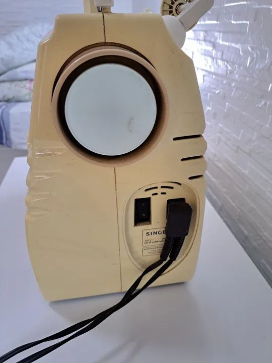 Máquina de costura Singer - Foto 4