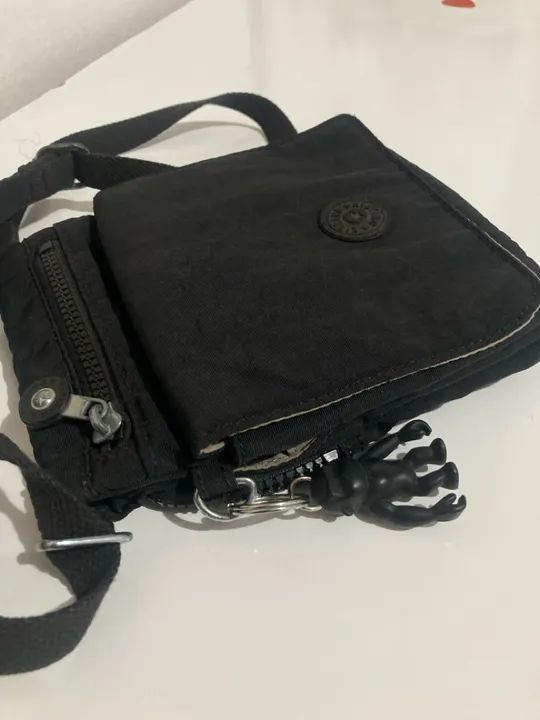 Bolsa Kipling transversal pequena preta, pouco uso - Foto 3