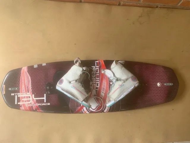prancha liquid force 134 + botas hyperlite 