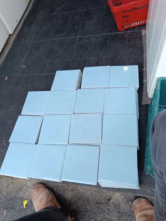 Lote com 140 peças de azulejos azuis. - Foto 2