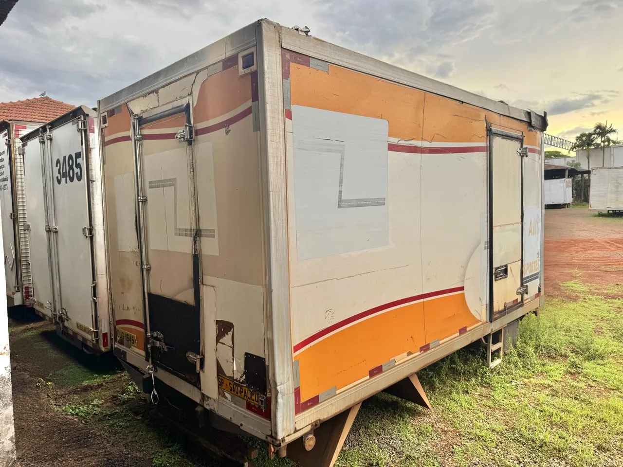BAU FRIGORIFICO REFRIGERADO GANCHEIRO 4,20