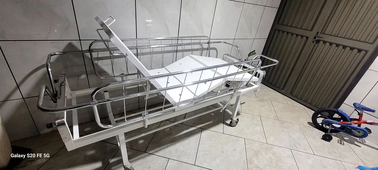 Cama hospitalar com 02 Manivelas 
