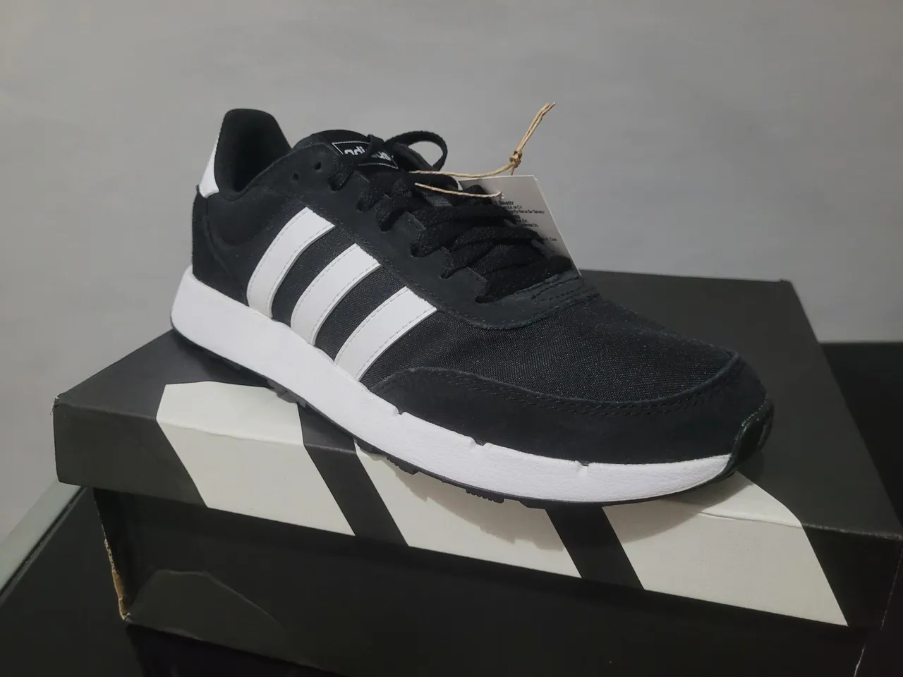 Tênis Adidas Preto com Branco Run 60s 2.0 NOVO
