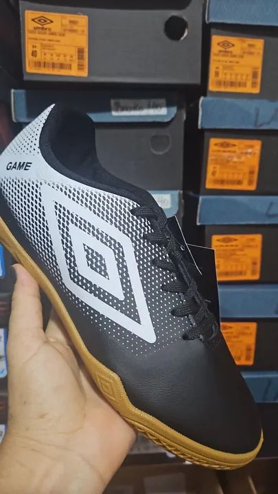 Chuteira de Futsal Umbro Game - Foto 2