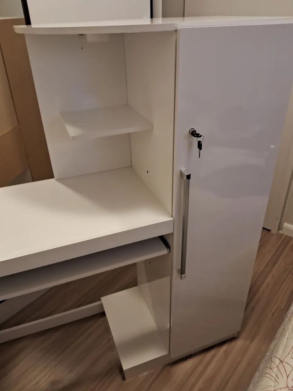 Escrivaninha branca com armário e gaveta - Foto 2