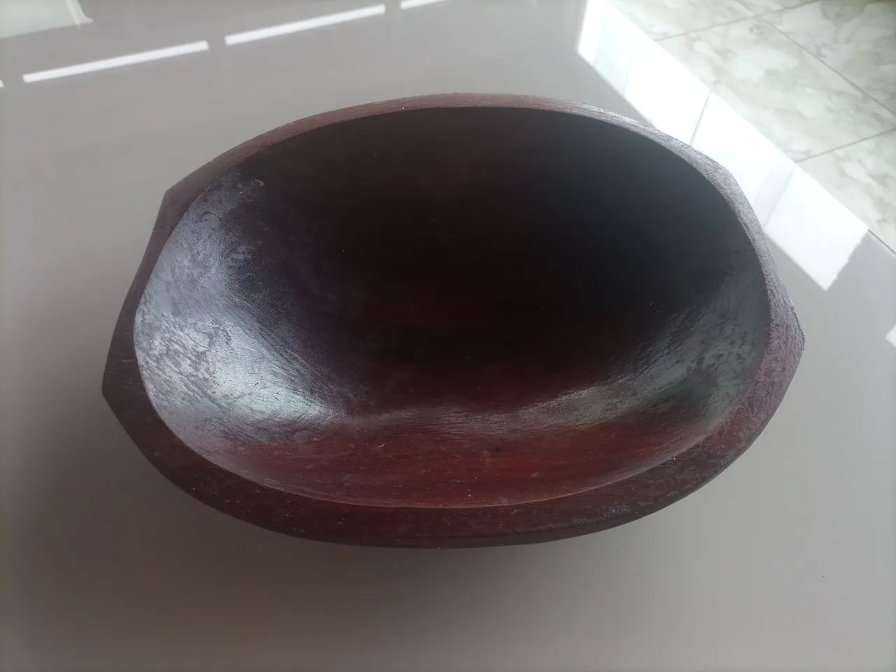 Tigela de madeira maciça