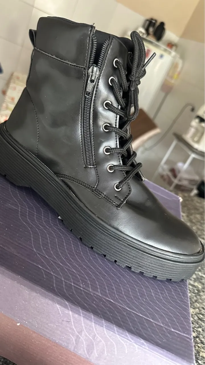 Vendo bota coturno