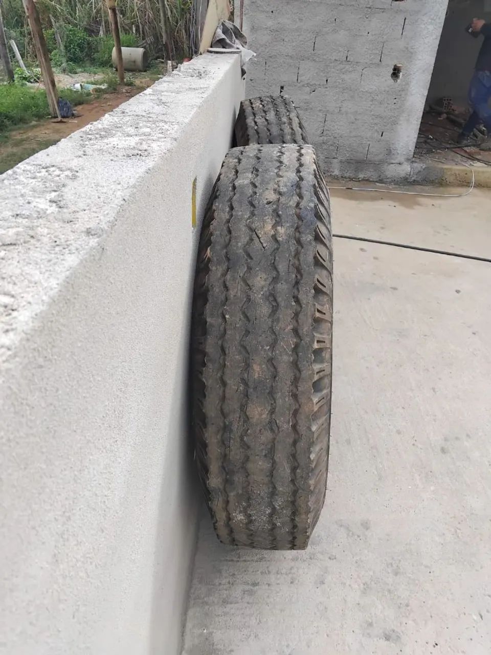  2 Pneu 1000/20 com roda - Foto 5