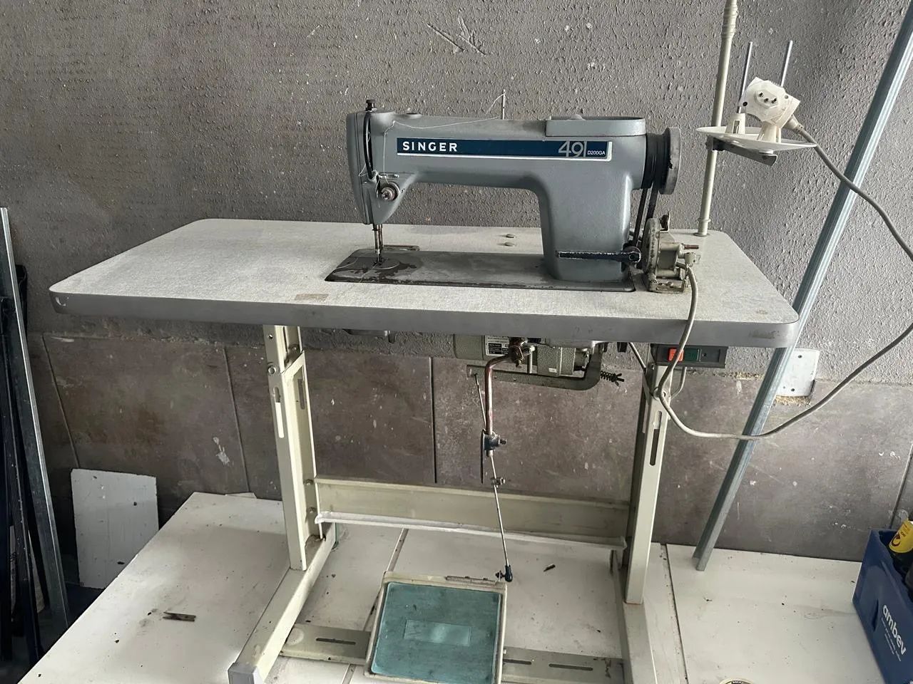 Máquina de costura reta industrial