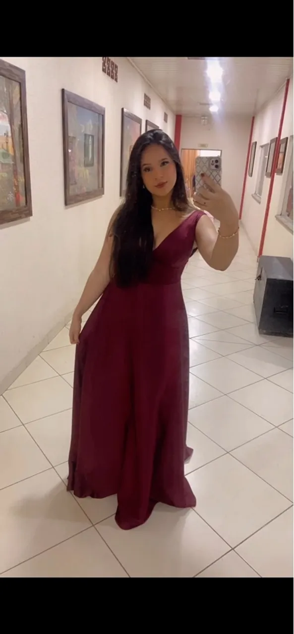 Vestido longo bordô elegante