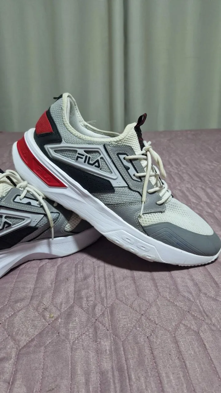 Tênis Fila Masculino Cinza e Vermelho