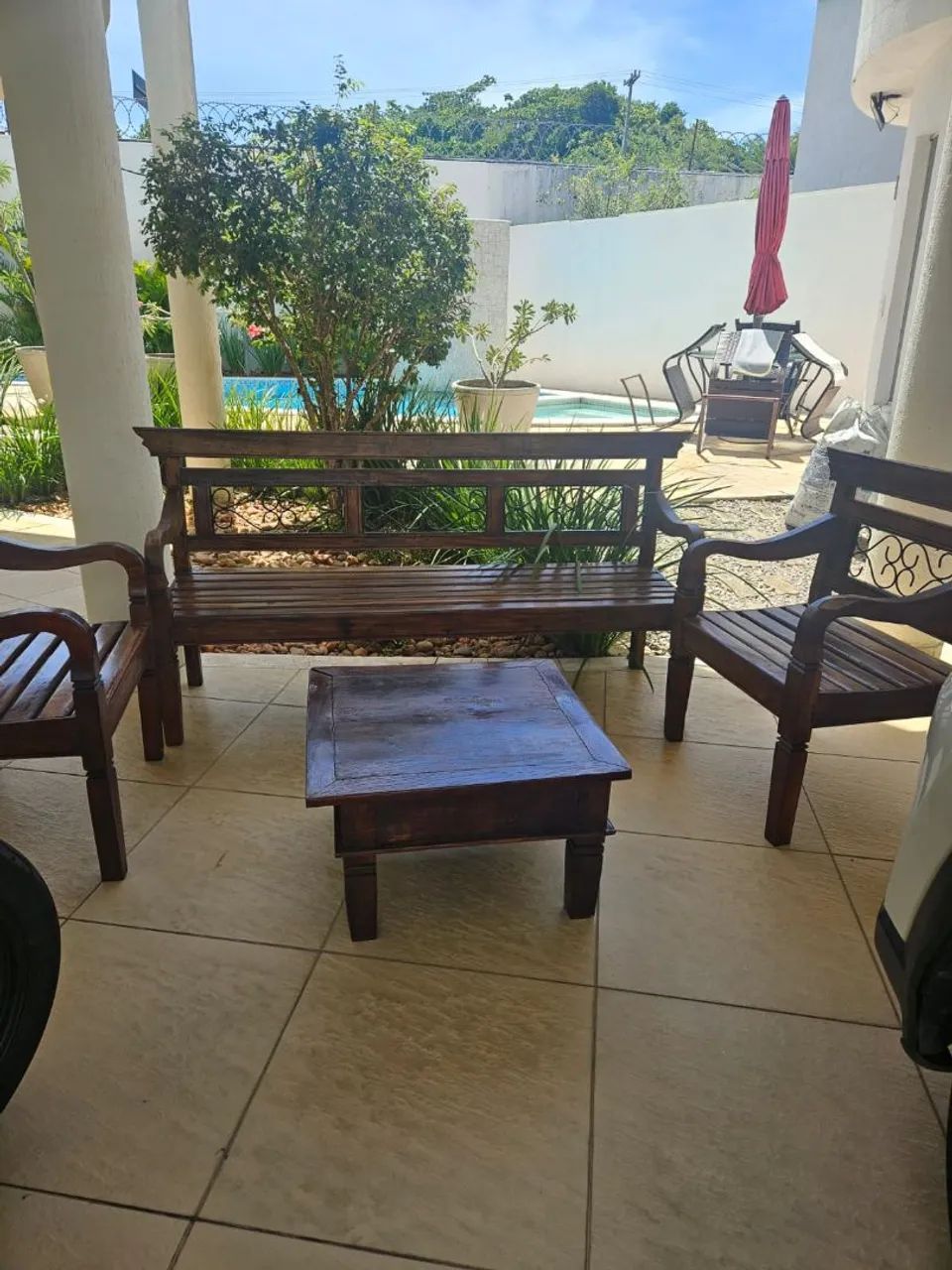 Conjunto de 3 Poltronos de Madeiras + Mesinha Baixa - Peças únicas