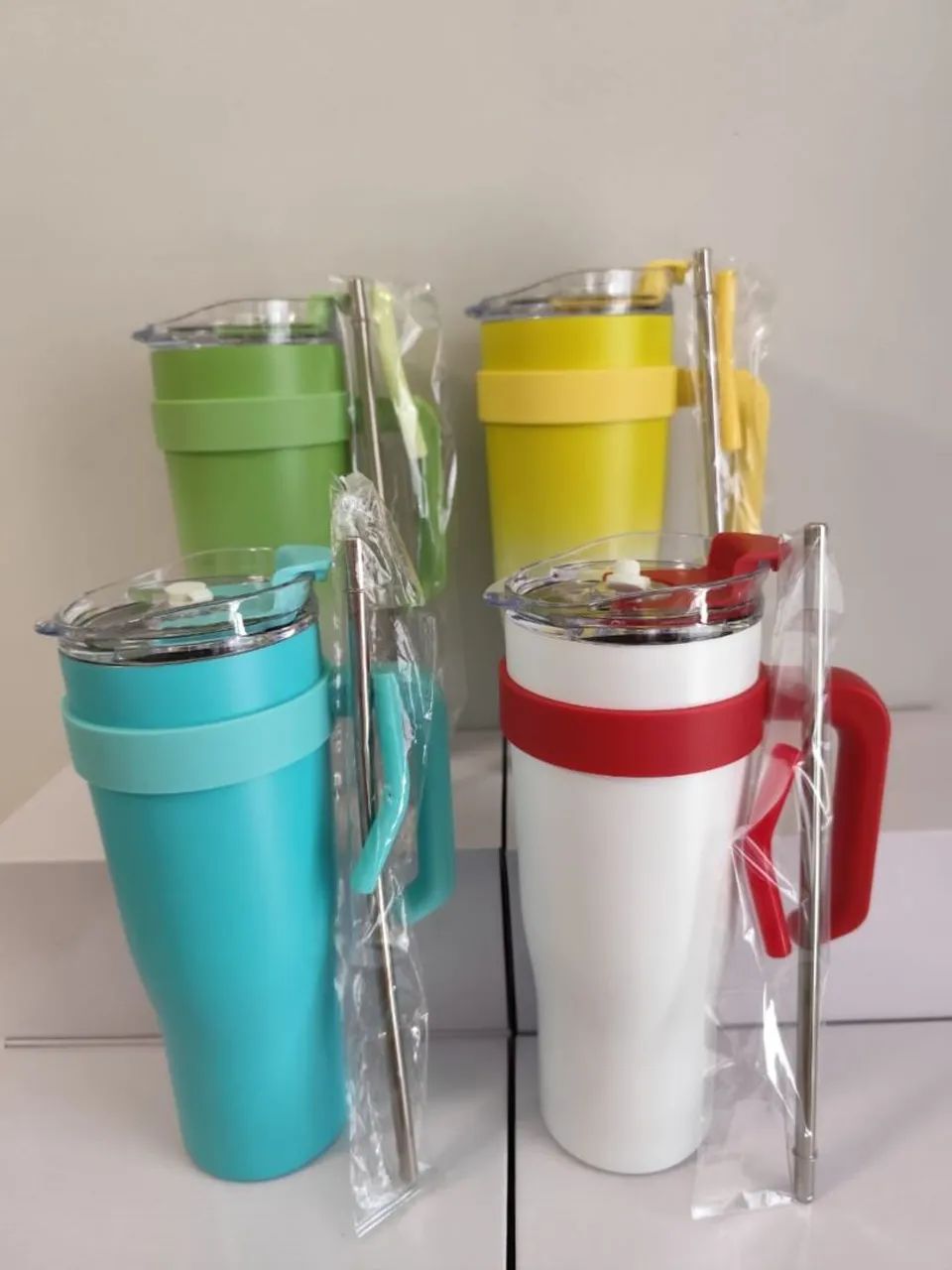 Copos térmicos de 1,2 L com canudo inox 