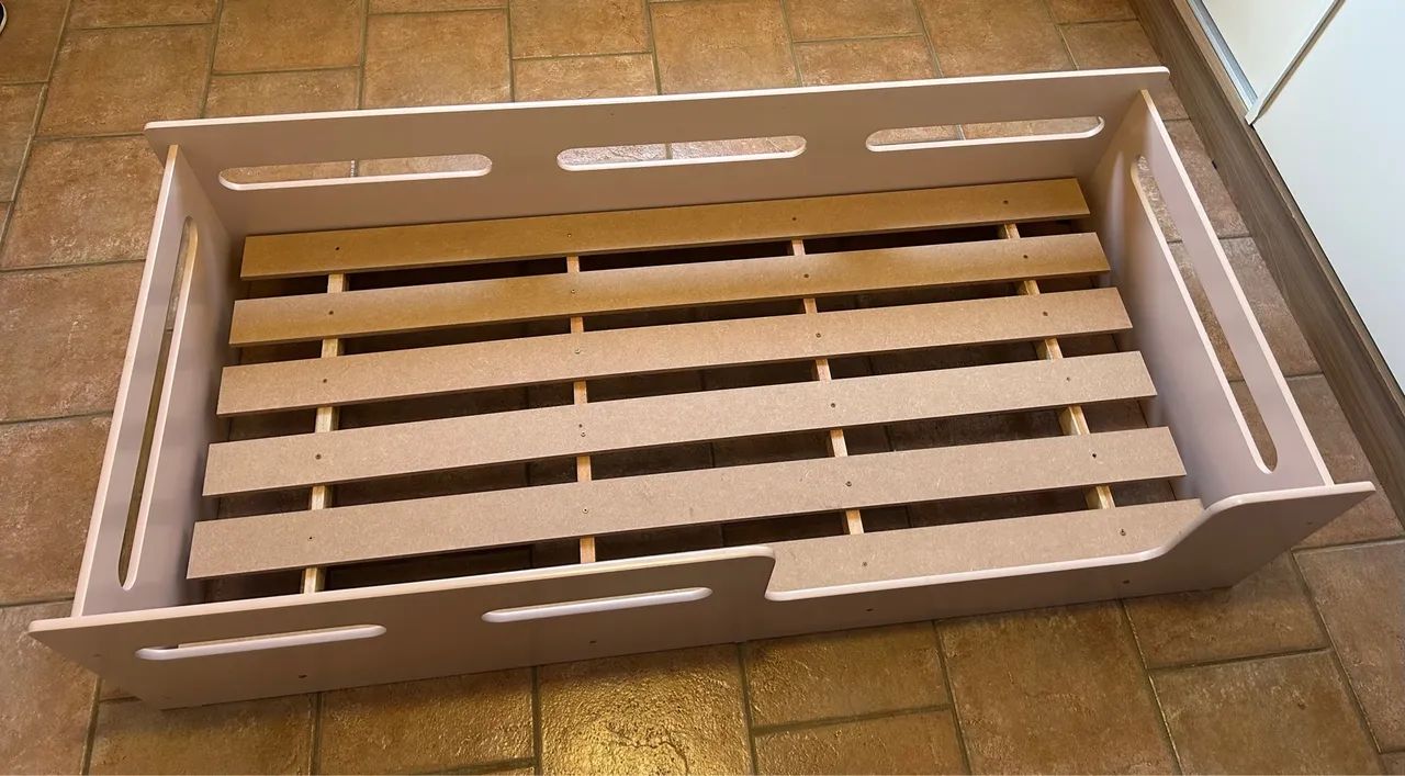 Mini Cama Montessoriana Infantil de Madeira (COM COLCHÃO SIMPLES)