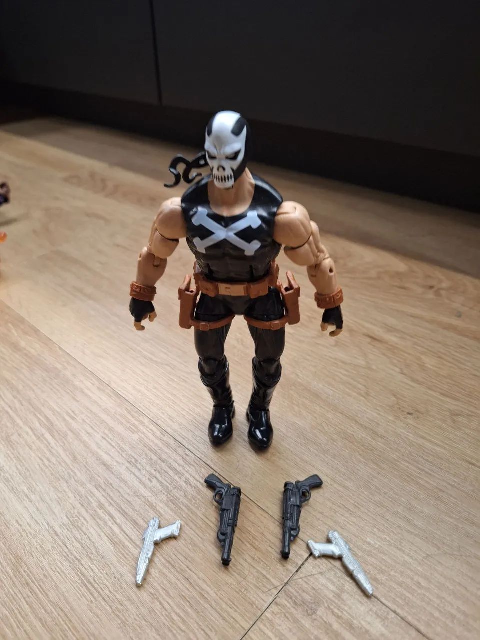 Action Figure Marvel Legends Ossos Cruzados