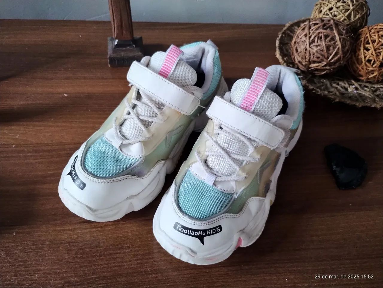 Tênis infantil TiaotiaoHu Kids n°34<br>TiaotiaoHu Kids<br>Tam. 34 - R$45,00