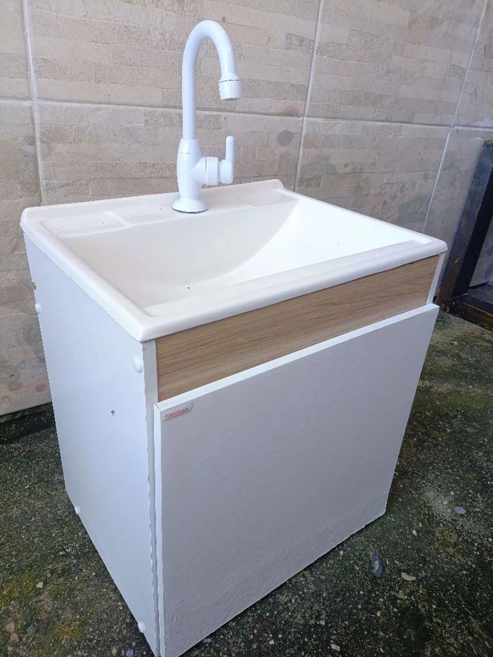 Opa aérea com armário e cuba embutida