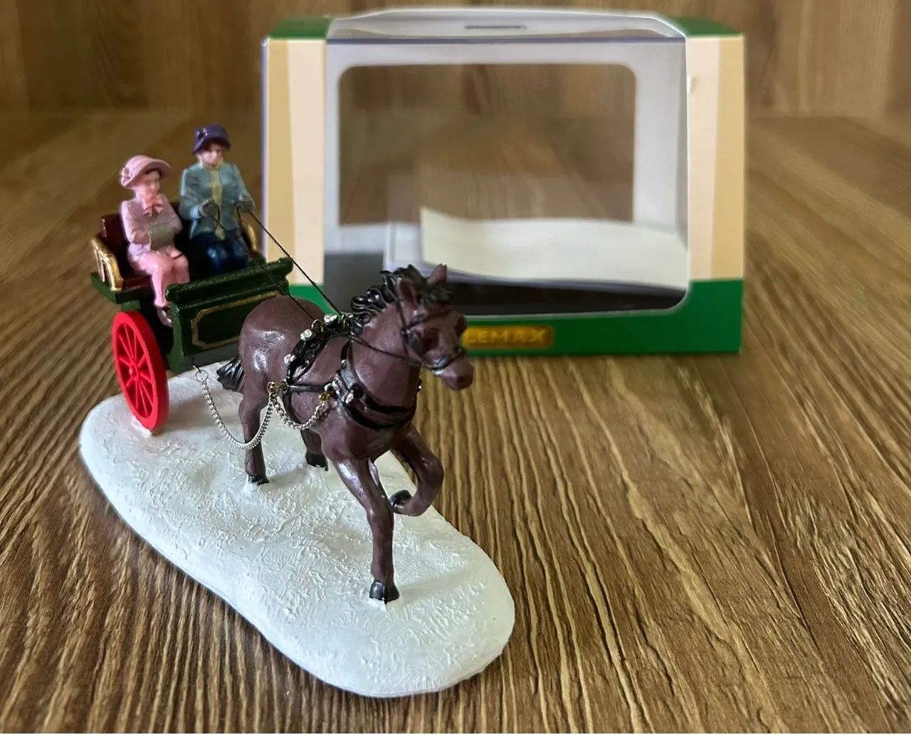 Antiga Carruagem com Cavalos e Passageiros