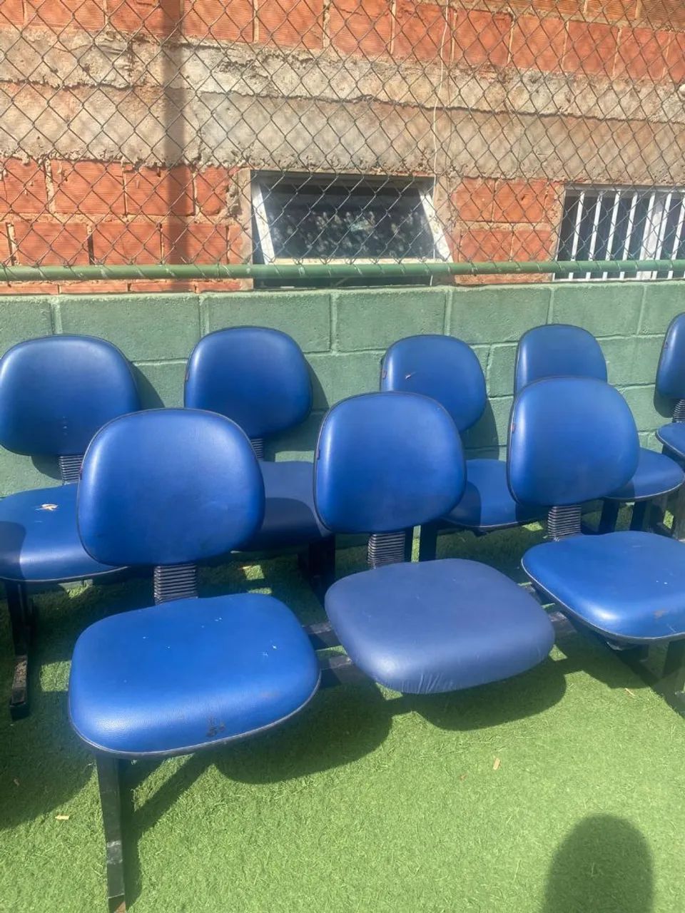 3- AND 4-SEATER CHAIRS