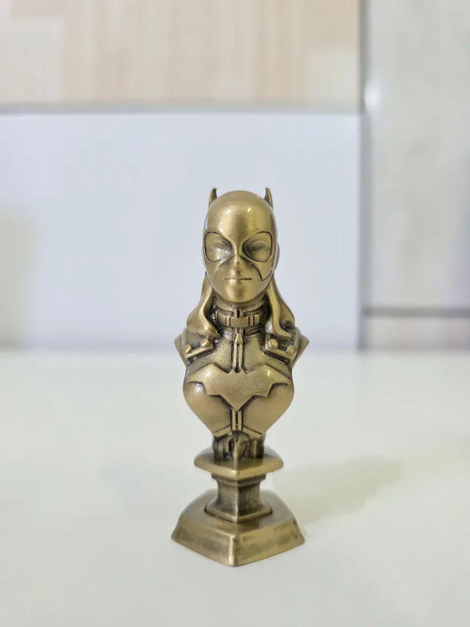 Busto Batgirl - Omelete Box / DC / Peça de Metal - Foto 3