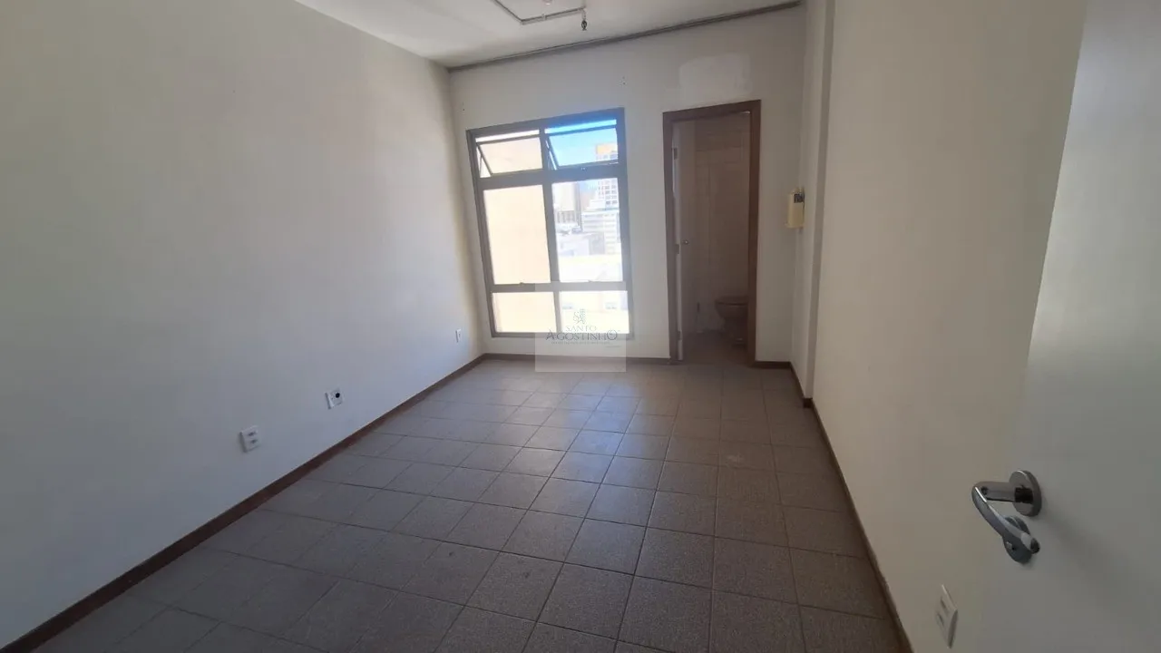 Sala comercial de alto padrão para locação no Centro de BH: 2 salas, 2 banheiros, 61,32 m²