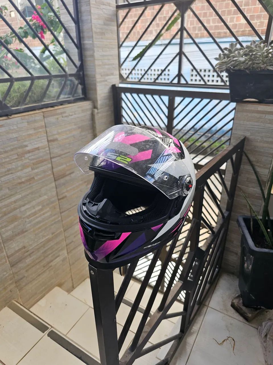 Capacete para Moto - Preto com Rosa
