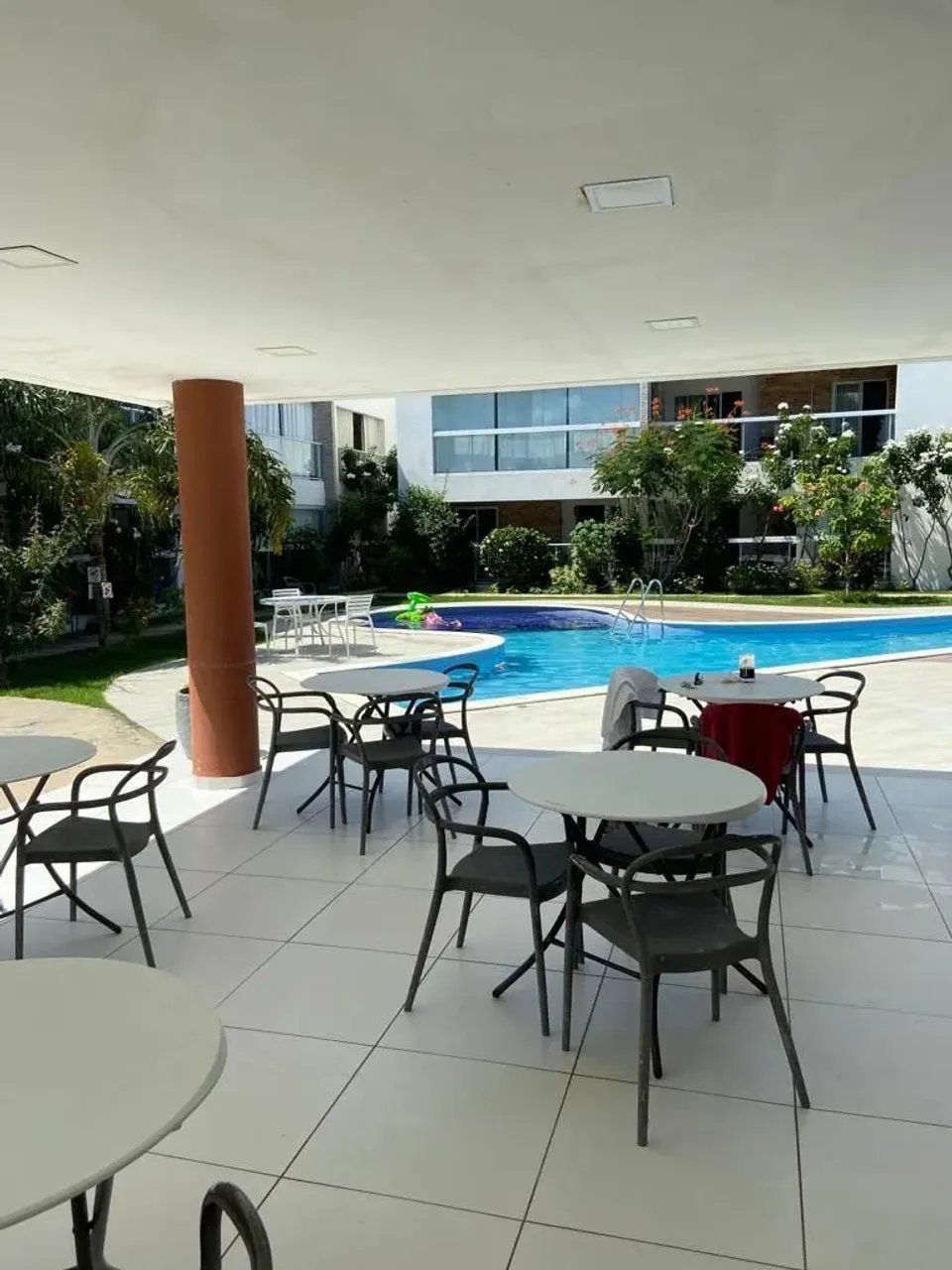 Oportunidade na Praia do Francês - Quarto e sala com varanda goumert