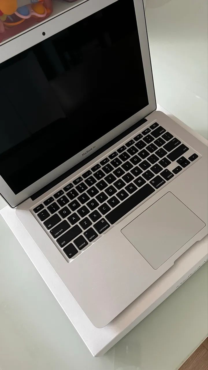 MACBOOK AIR APPLE COM INTEL CORE 15 DUAL CORE 8GB 128GB SSD 13" PRATA - - Foto 2