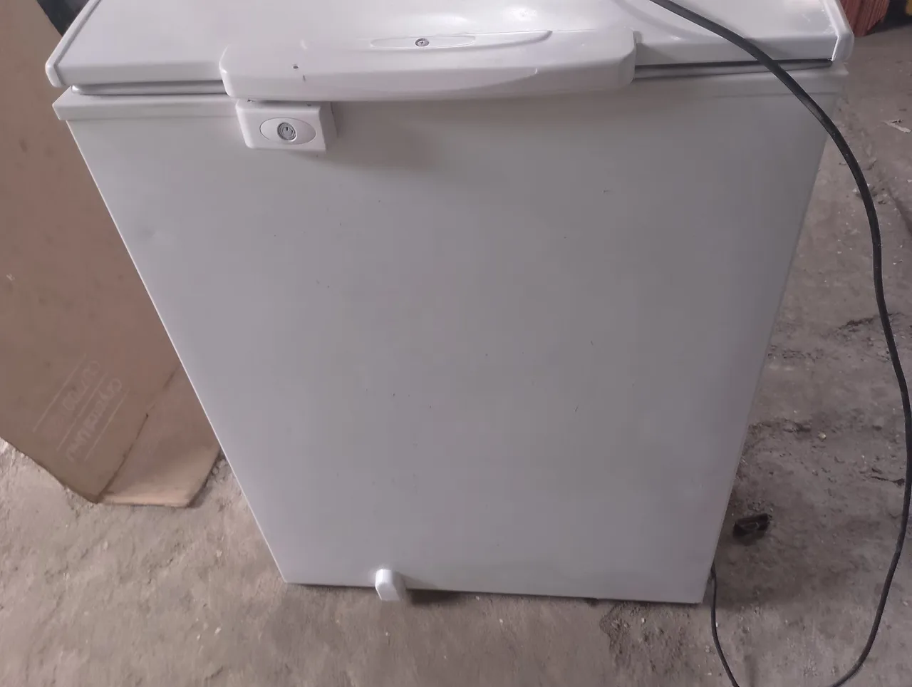 Vendo freezer Esmaltec original funcionando perfeitamente com garantia e entrega