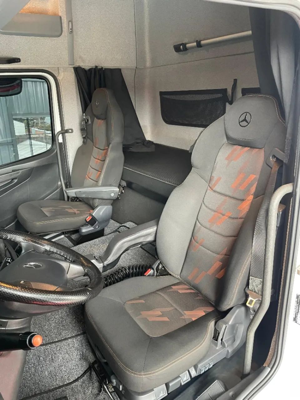 MB AXOR 2544 6X2 ANO 22 MERCEDES BRNZ SUSP MOLA - Foto 9