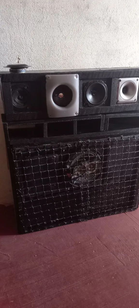 Uma caixa de som grave e médio  - Foto 4