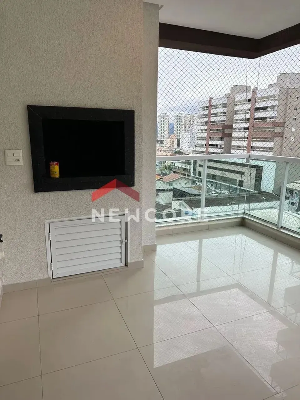 Apartamento em Rua 258 - Meia Praia - Itapema/SC