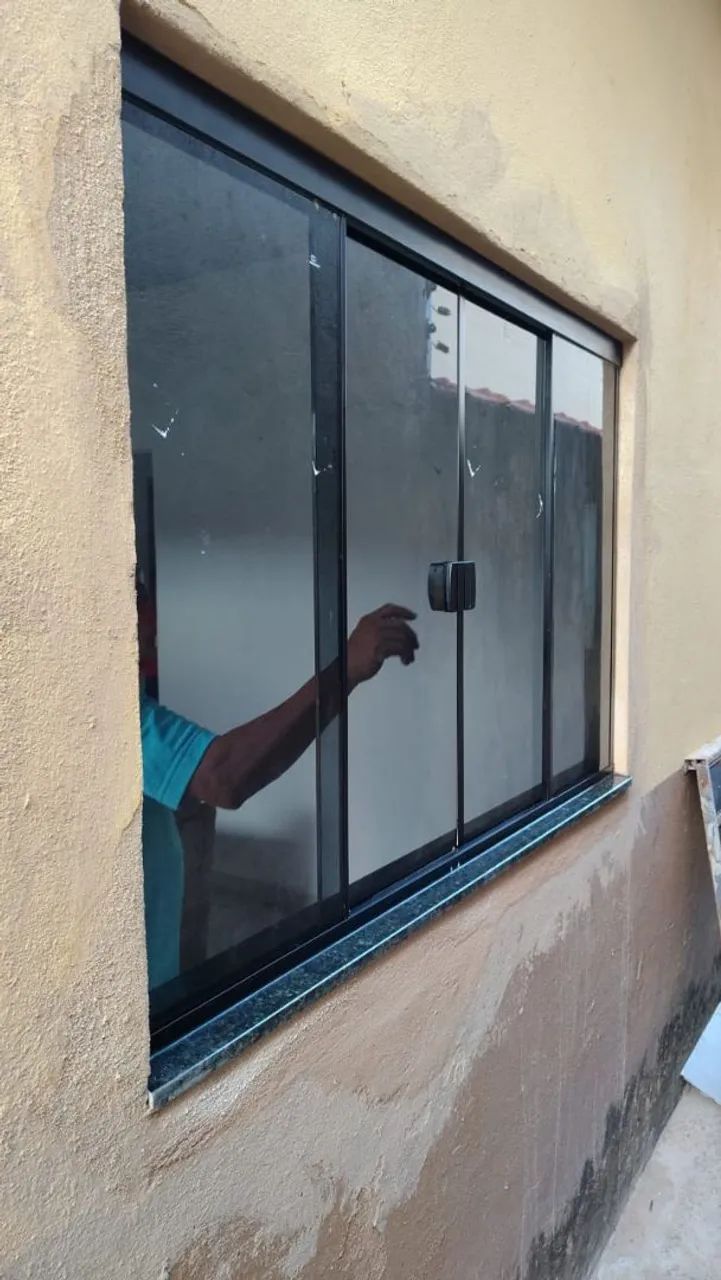 Janela de alumínio com vidro