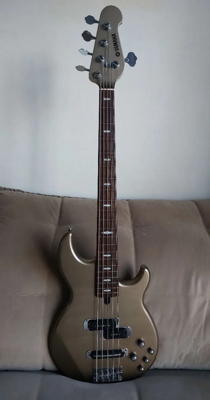 Baixo Yamaha BB 615
