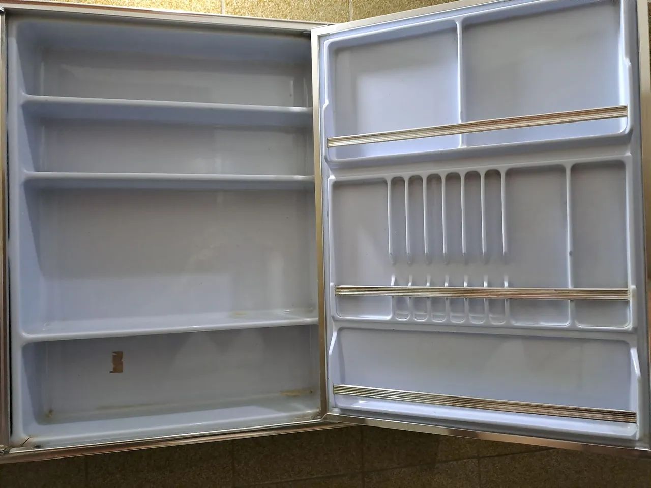 Armário  para o banheiro. 