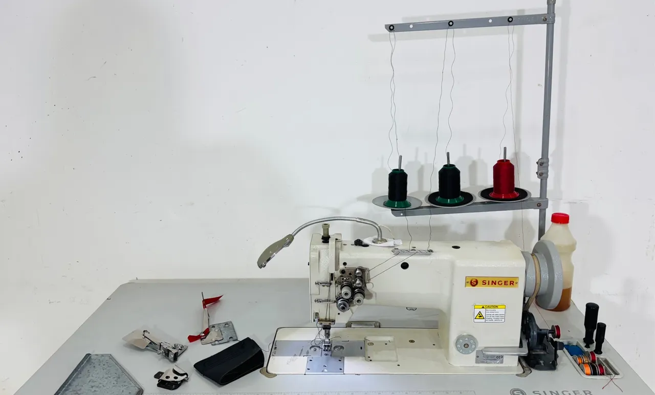 Máquina de Costura Industrial Singer