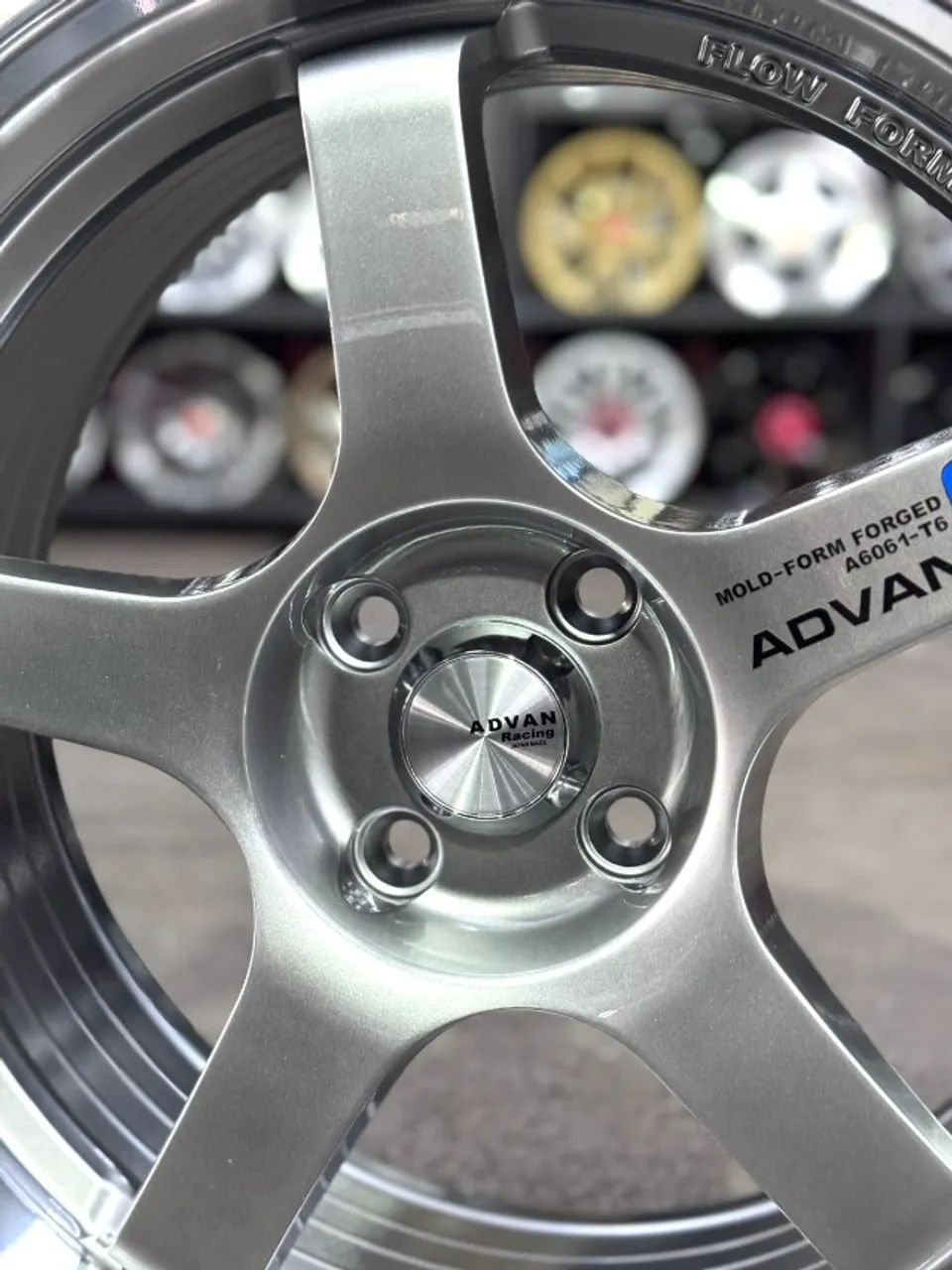 Rodas aro 17 ADVAN GT - Peças para carros, vans e utilitários