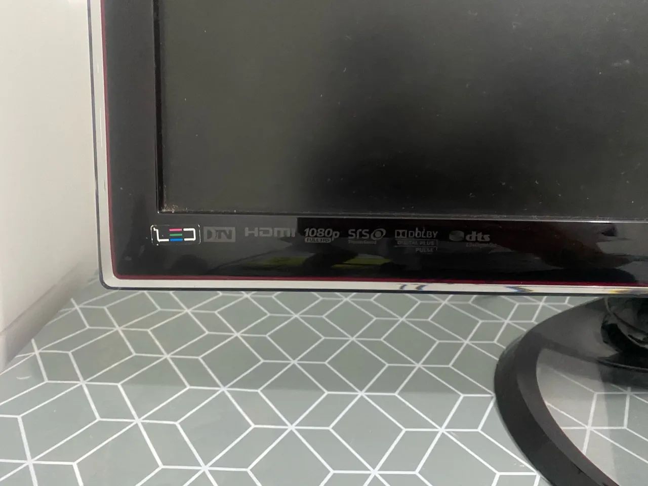 TV LED 1080p com HDMI