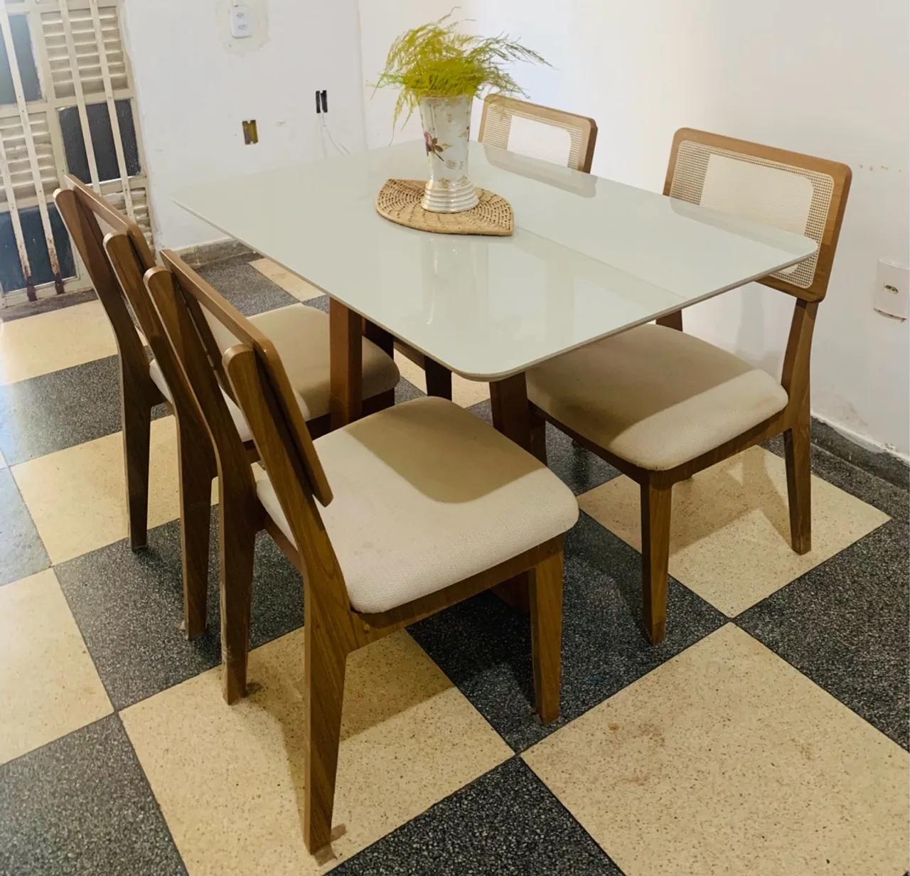Mesa de Jantar com 4 Cadeiras