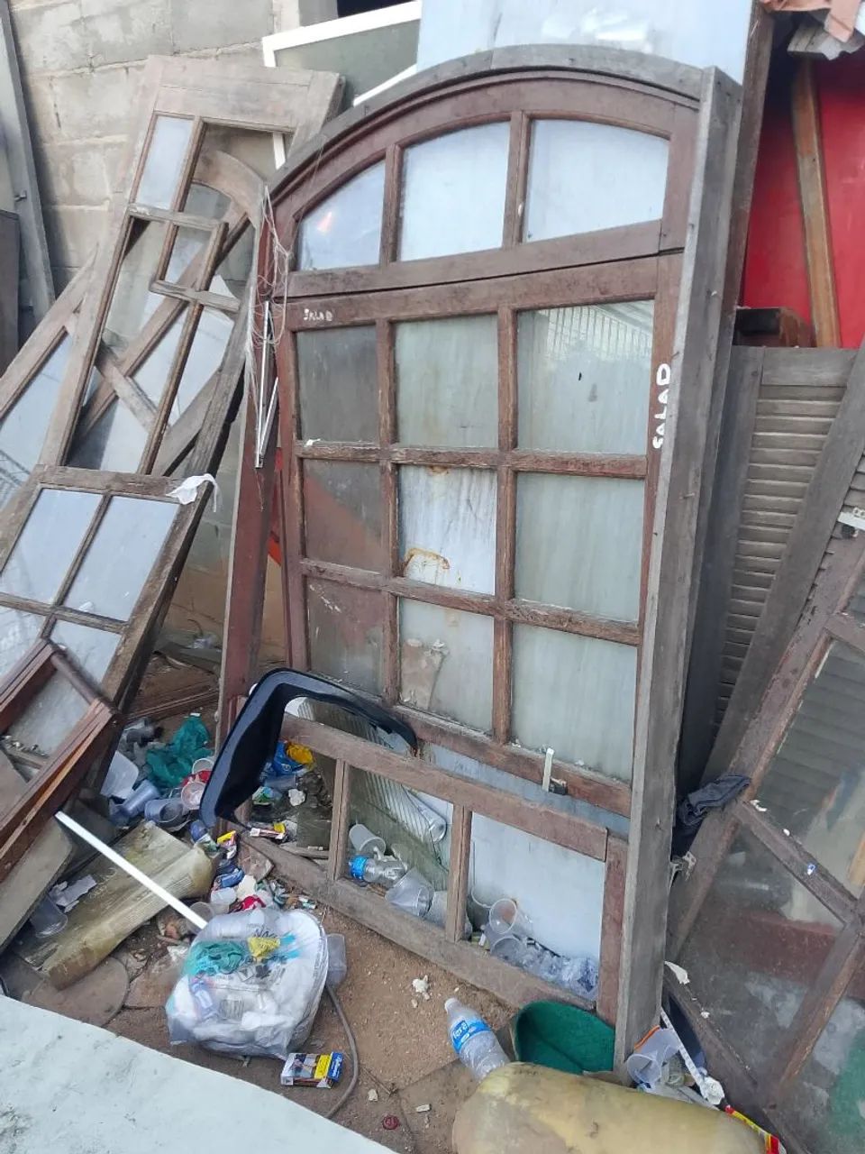 Selling solid wood window64872652375811120