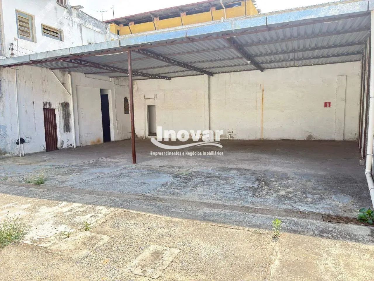Galpão com loja com aproximadamente 340m2 total, escritório, estacionamento coberto, proxi - Foto 2