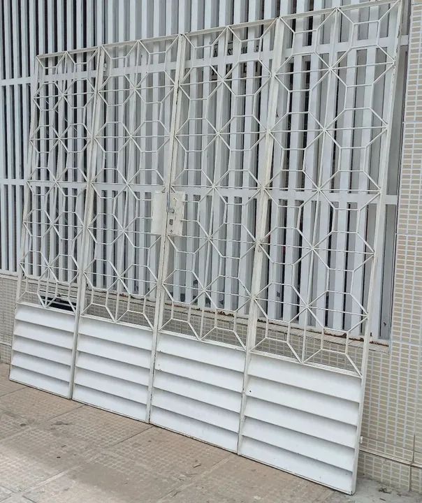 Portão em ferro com janelas - 8 peças