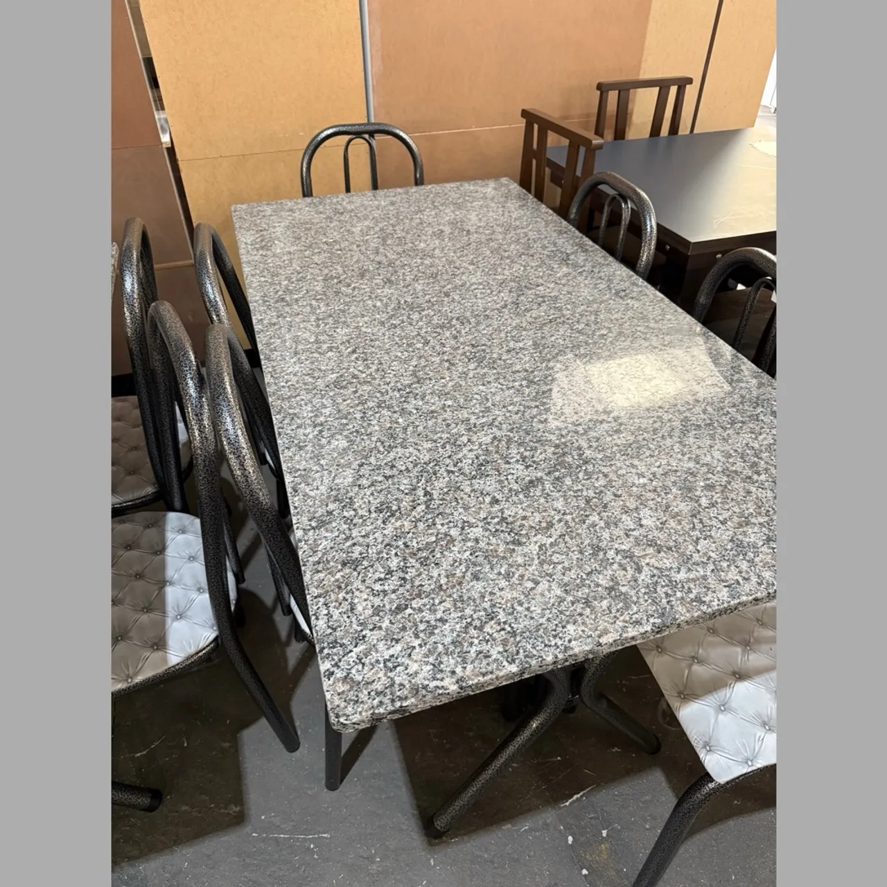Mesa de granito com 6 cadeiras - entrego hoje 