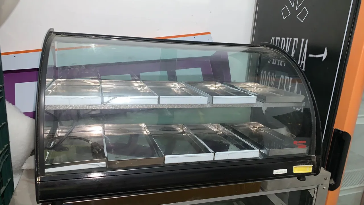 Estufa de Salgados Semi-Nova com 10 bandejas