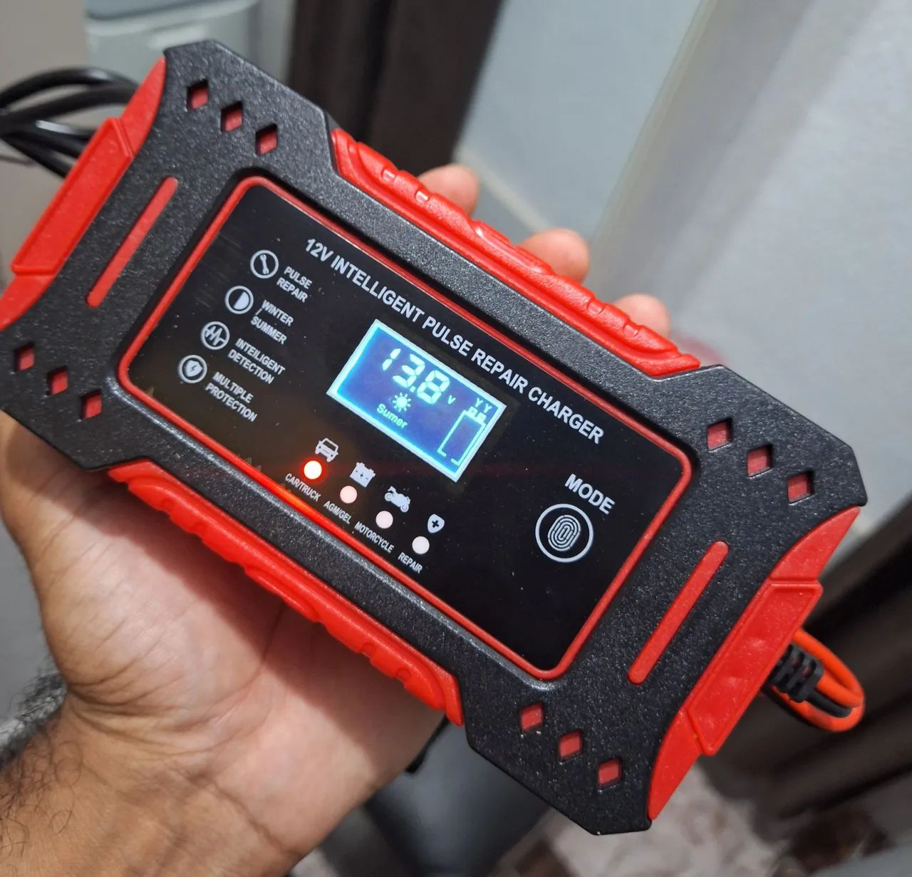 Carregador de bateria inteligente 12V 6 amperes para carro e moto